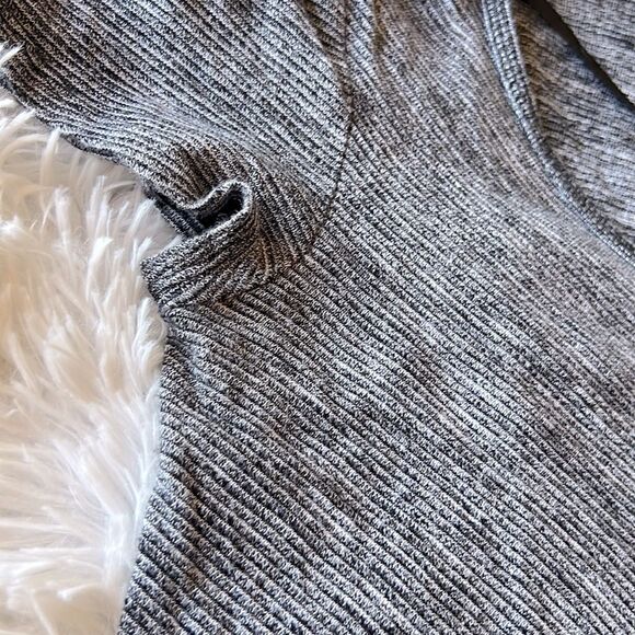 Cable & Gauge Asymmetrical Shark-bite Hem Tunic Top M - Picture 4 of 9